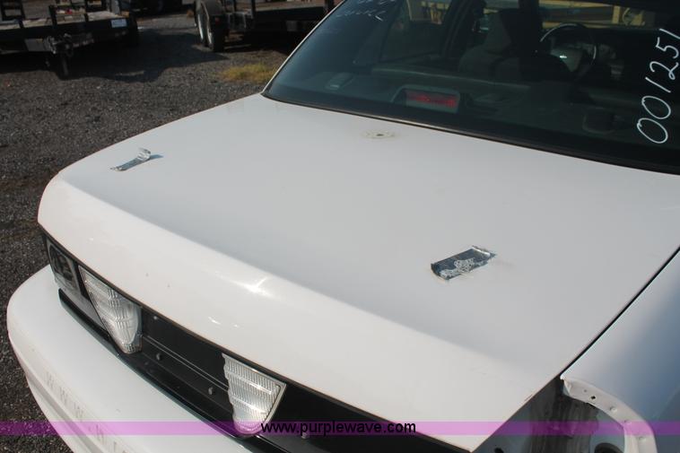 image for item I8249 2006 Ford Crown Victoria Police Interceptor