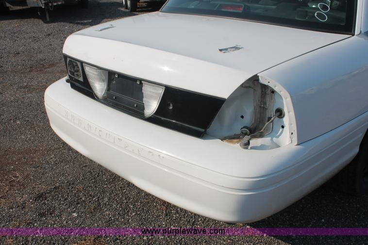 image for item I8249 2006 Ford Crown Victoria Police Interceptor