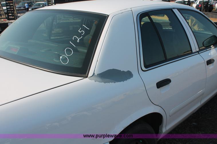 image for item I8249 2006 Ford Crown Victoria Police Interceptor