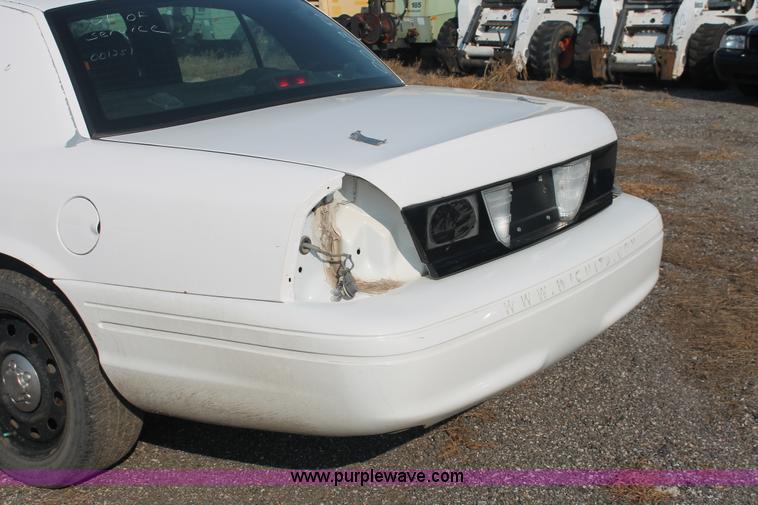 image for item I8249 2006 Ford Crown Victoria Police Interceptor