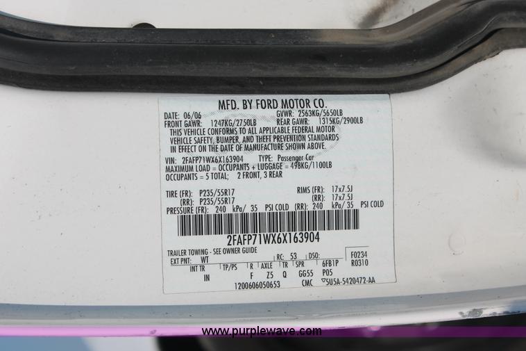 image for item I8249 2006 Ford Crown Victoria Police Interceptor