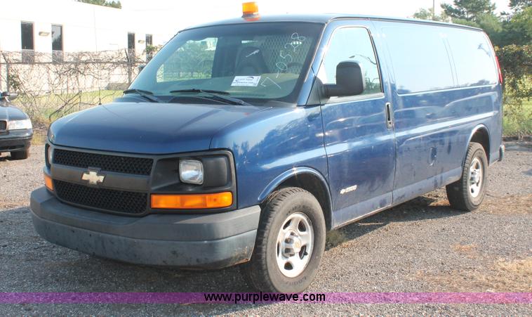 image for item I8250 2003 Chevrolet Express 2500 Cargo van