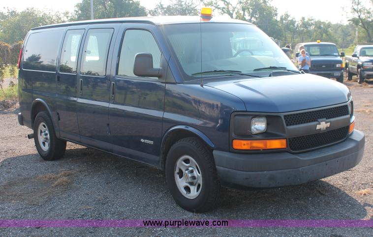 image for item I8250 2003 Chevrolet Express 2500 Cargo van