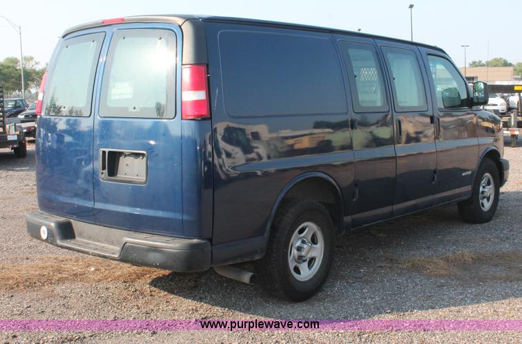 image for item I8250 2003 Chevrolet Express 2500 Cargo van