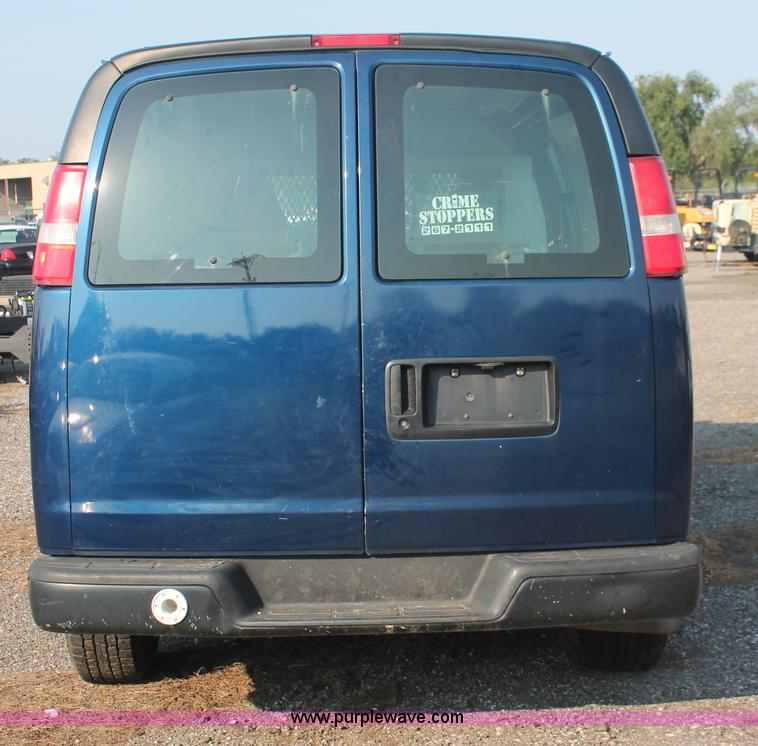 image for item I8250 2003 Chevrolet Express 2500 Cargo van