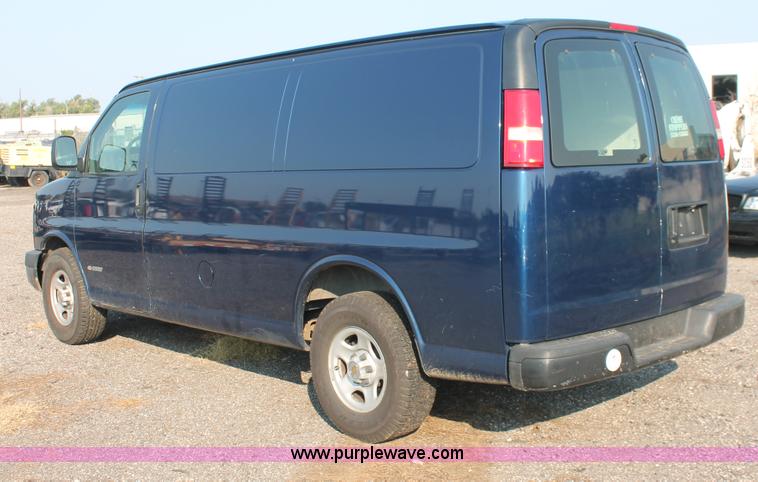 image for item I8250 2003 Chevrolet Express 2500 Cargo van