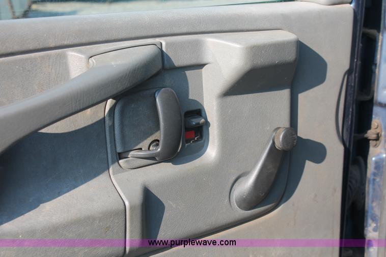 image for item I8250 2003 Chevrolet Express 2500 Cargo van