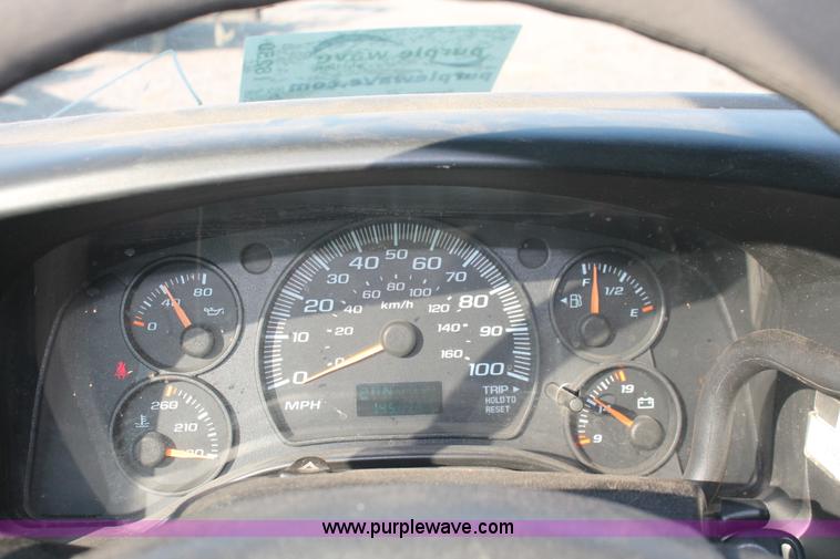 image for item I8250 2003 Chevrolet Express 2500 Cargo van