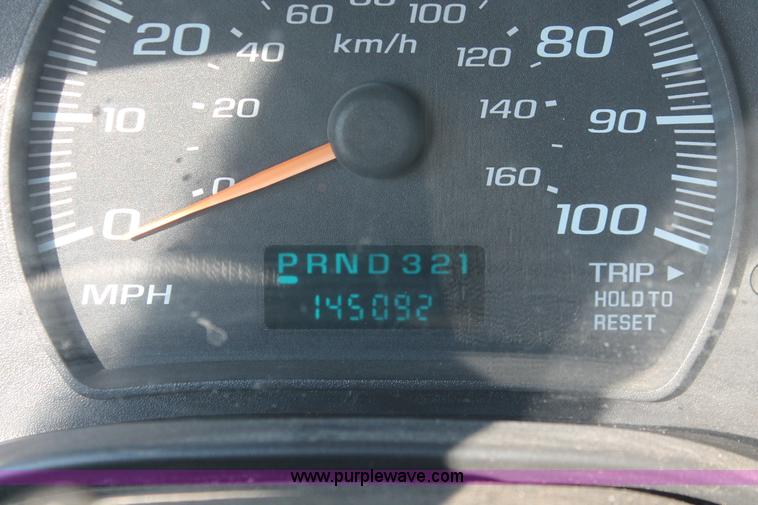 image for item I8250 2003 Chevrolet Express 2500 Cargo van