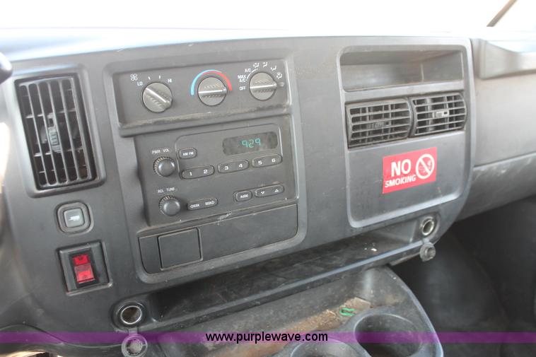 image for item I8250 2003 Chevrolet Express 2500 Cargo van