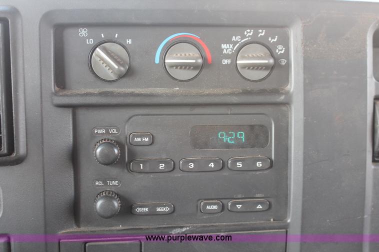 image for item I8250 2003 Chevrolet Express 2500 Cargo van