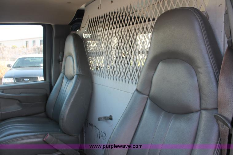 image for item I8250 2003 Chevrolet Express 2500 Cargo van