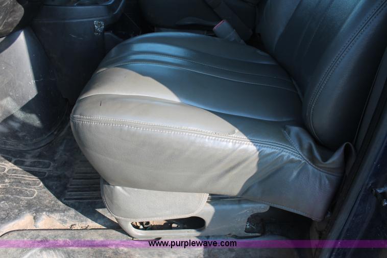 image for item I8250 2003 Chevrolet Express 2500 Cargo van