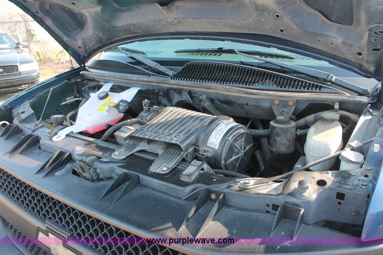 image for item I8250 2003 Chevrolet Express 2500 Cargo van