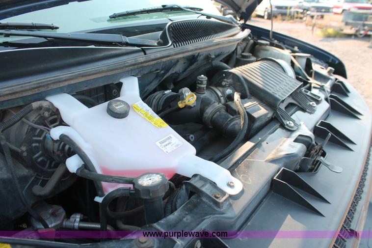 image for item I8250 2003 Chevrolet Express 2500 Cargo van