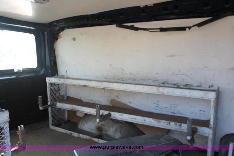 image for item I8250 2003 Chevrolet Express 2500 Cargo van
