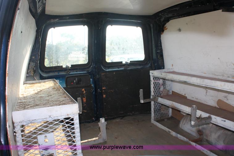 image for item I8250 2003 Chevrolet Express 2500 Cargo van