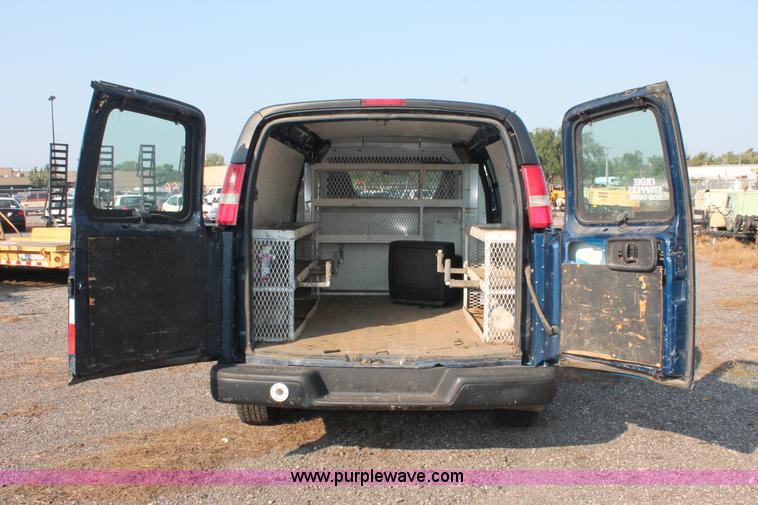 image for item I8250 2003 Chevrolet Express 2500 Cargo van