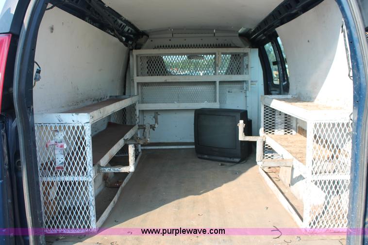 image for item I8250 2003 Chevrolet Express 2500 Cargo van