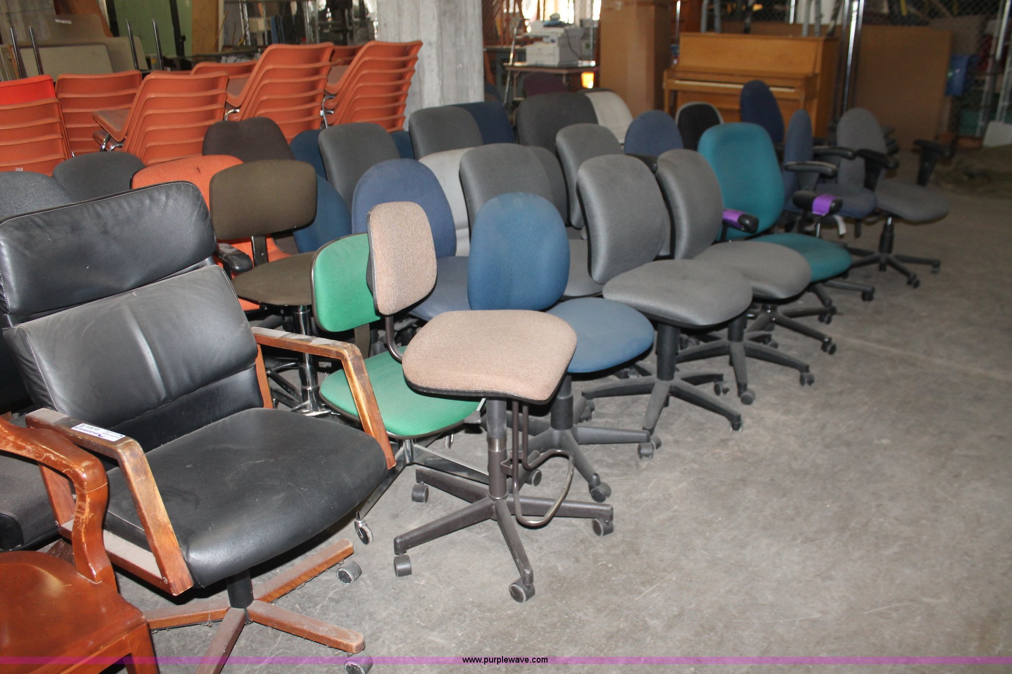 Approximately 41 assorted office chairs in Wichita, KS Item AN9634