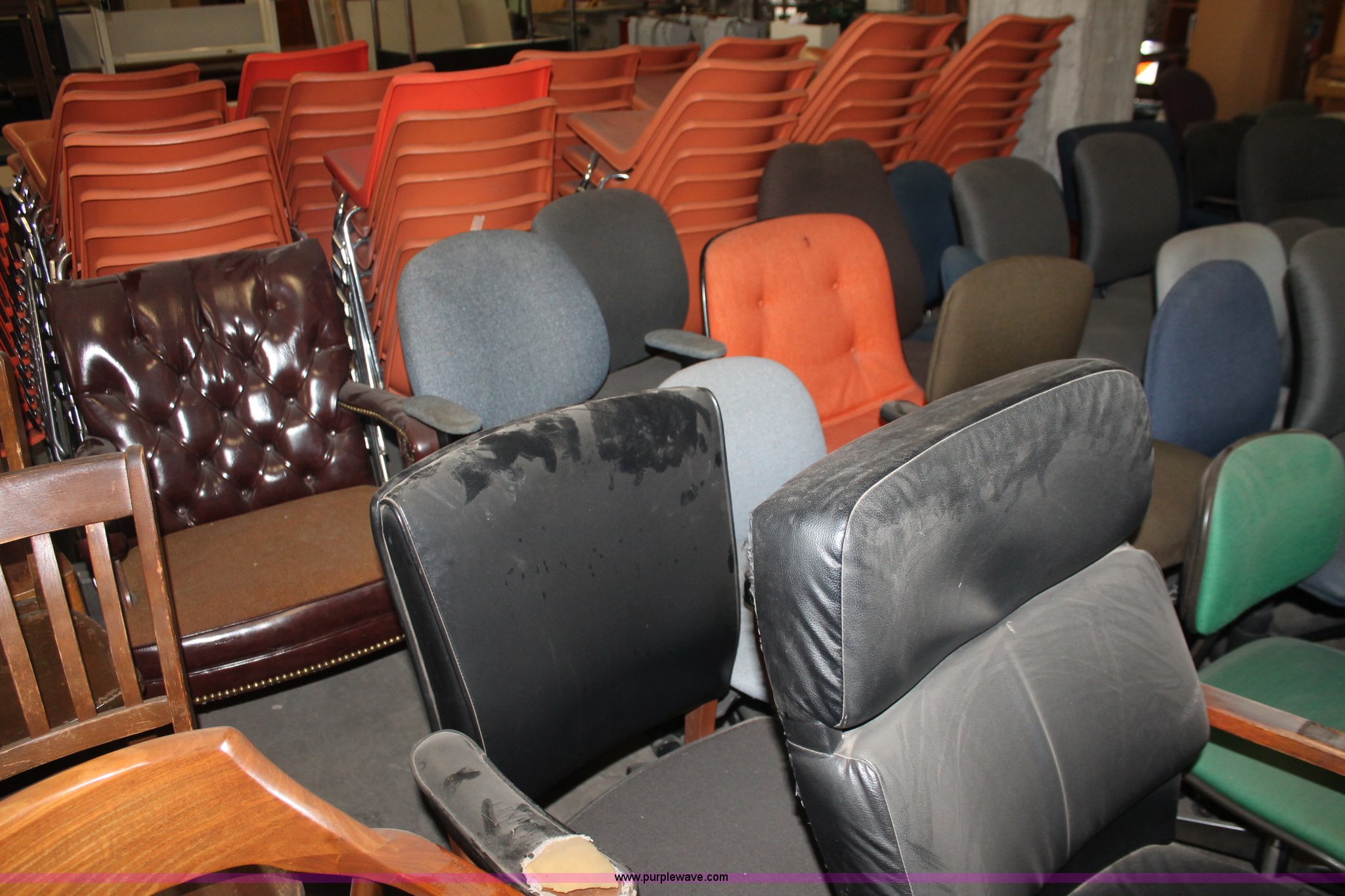 Approximately 41 assorted office chairs in Wichita, KS Item AN9634