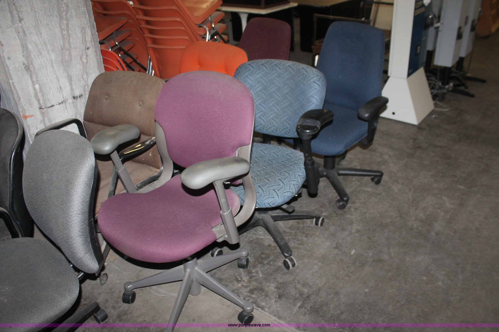 Approximately 41 assorted office chairs in Wichita, KS Item AN9634