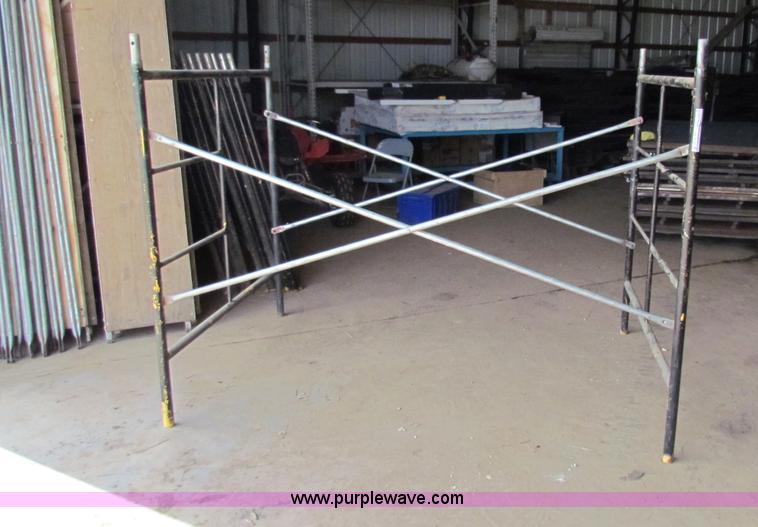 image for item AE9128 (6) sets of scaffolding