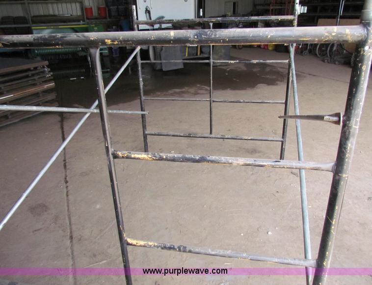 image for item AE9128 (6) sets of scaffolding