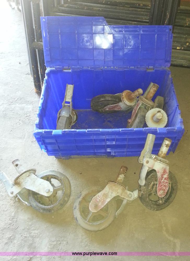 image for item AE9128 (6) sets of scaffolding