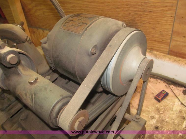 image for item AE9465 Sioux valve grinding machine