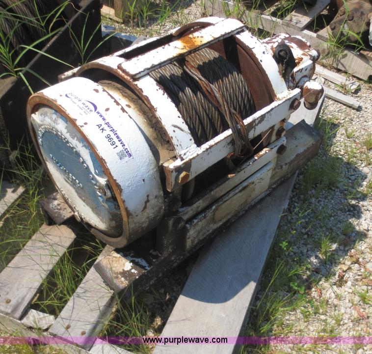 image for item AK9691 Gearworks Pull Master hydraulic winch