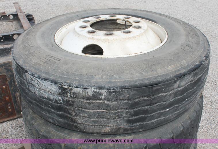 image for item AV9132 (6) 11R22.5 tires and wheels