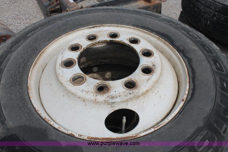 image for item AV9132 (6) 11R22.5 tires and wheels