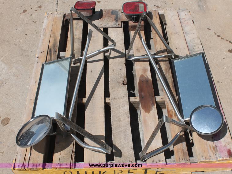 image for item AV9137 (2) 1995 Freightliner FL70 doors with side mirrors