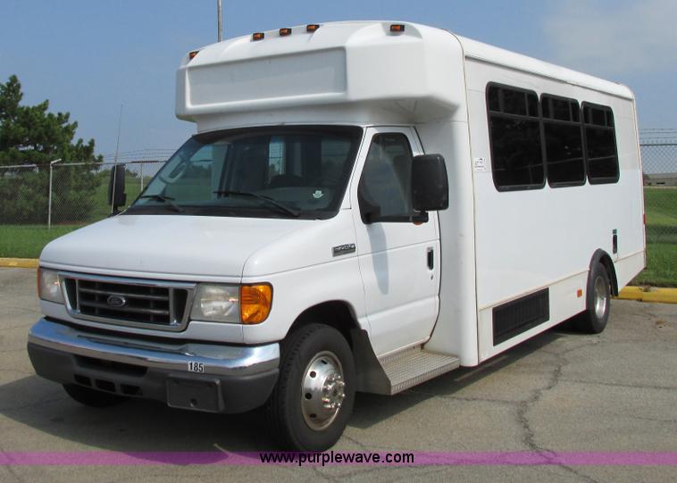 image for item B4790 2006 Ford E450 transit vehicle