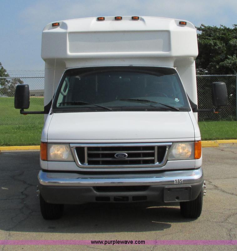 image for item B4790 2006 Ford E450 transit vehicle