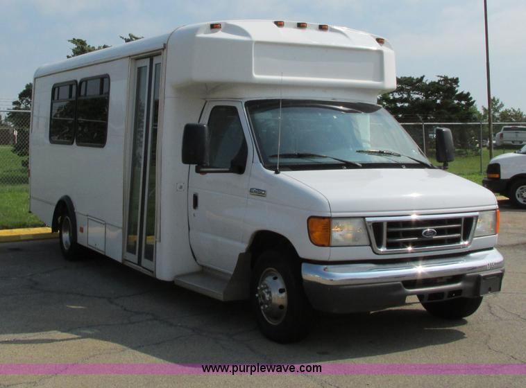 image for item B4790 2006 Ford E450 transit vehicle