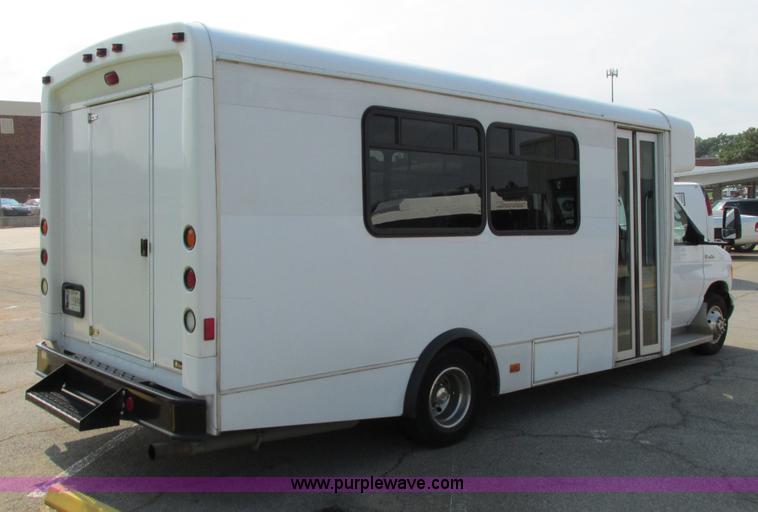 image for item B4790 2006 Ford E450 transit vehicle
