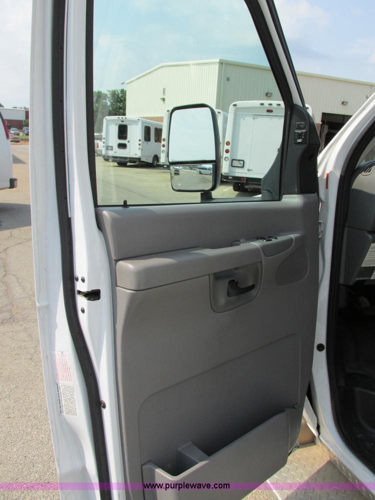 image for item B4790 2006 Ford E450 transit vehicle