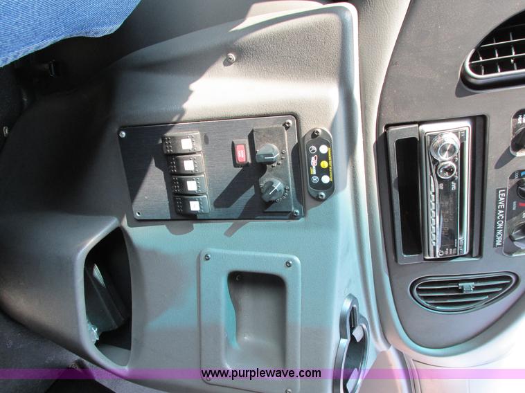 image for item B4790 2006 Ford E450 transit vehicle