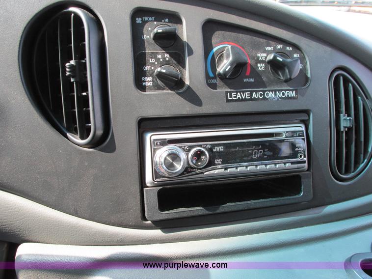 image for item B4790 2006 Ford E450 transit vehicle