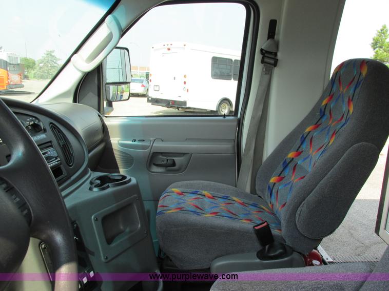 image for item B4790 2006 Ford E450 transit vehicle