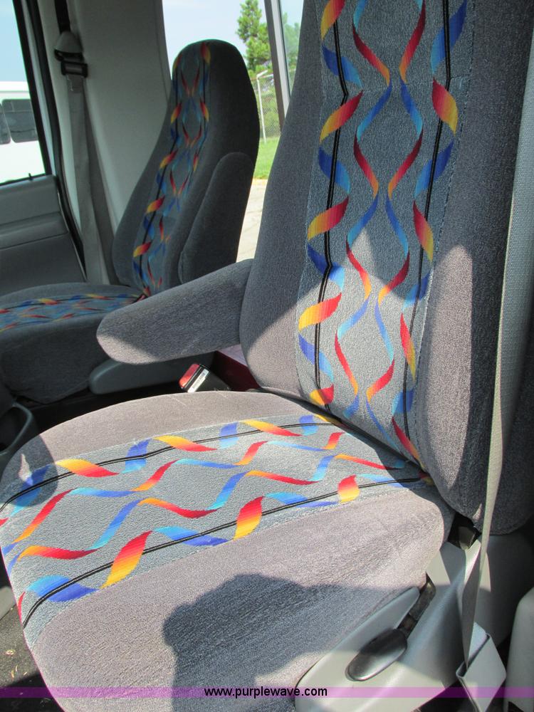 image for item B4790 2006 Ford E450 transit vehicle