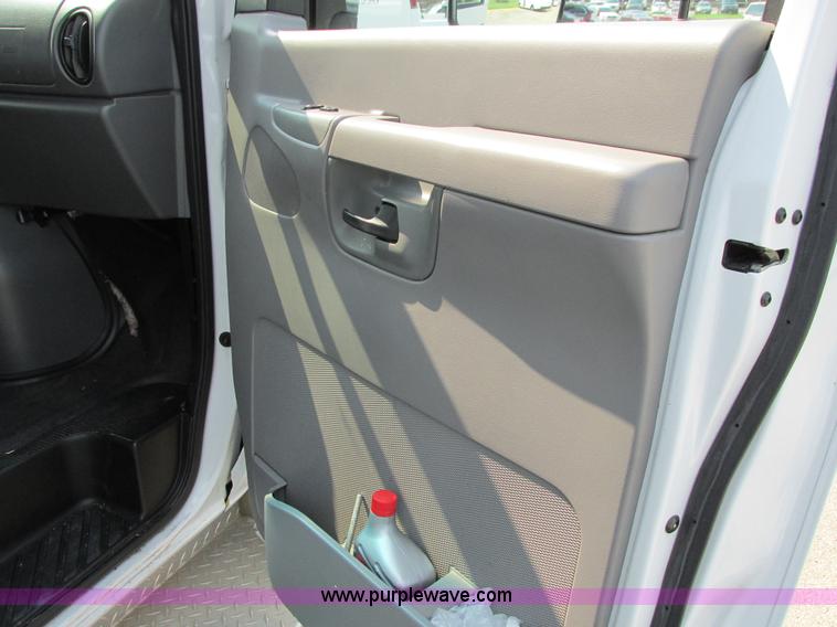 image for item B4790 2006 Ford E450 transit vehicle