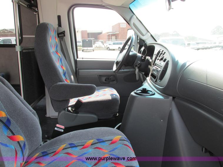image for item B4790 2006 Ford E450 transit vehicle