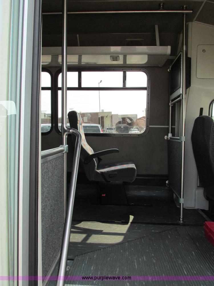 image for item B4790 2006 Ford E450 transit vehicle