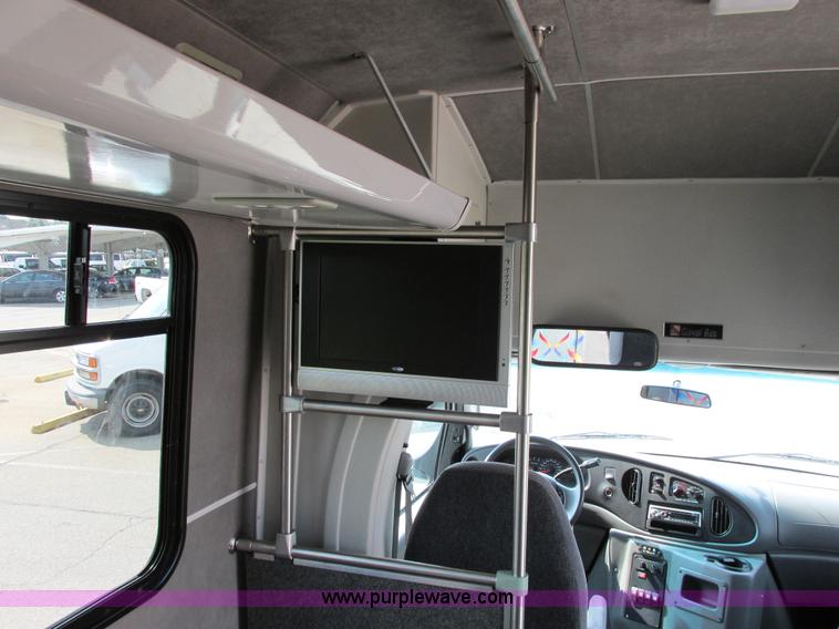 image for item B4790 2006 Ford E450 transit vehicle