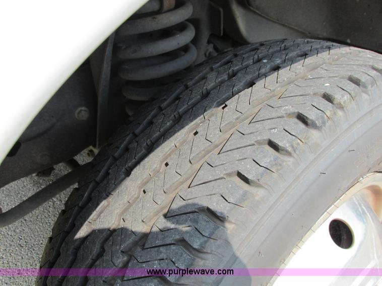 image for item B4790 2006 Ford E450 transit vehicle