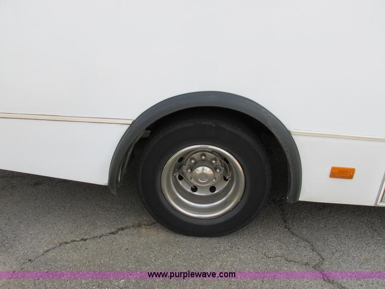 image for item B4790 2006 Ford E450 transit vehicle