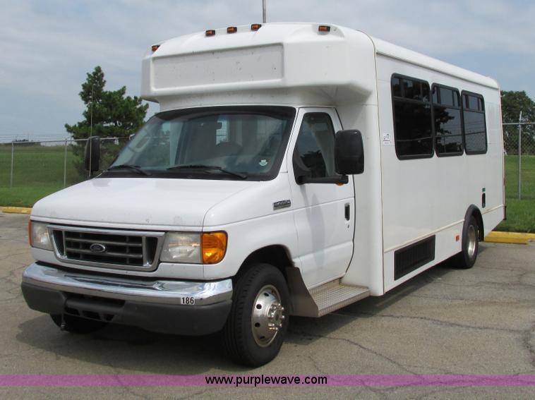 image for item B4791 2006 Ford E450 transit vehicle